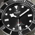 Pelagos Titanium 39mm - Black on Bracelet w/ Extra Rubber Strap