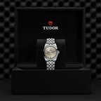Black Bay One 31mm - Light Champagne, Diamond-Set on Bracelet