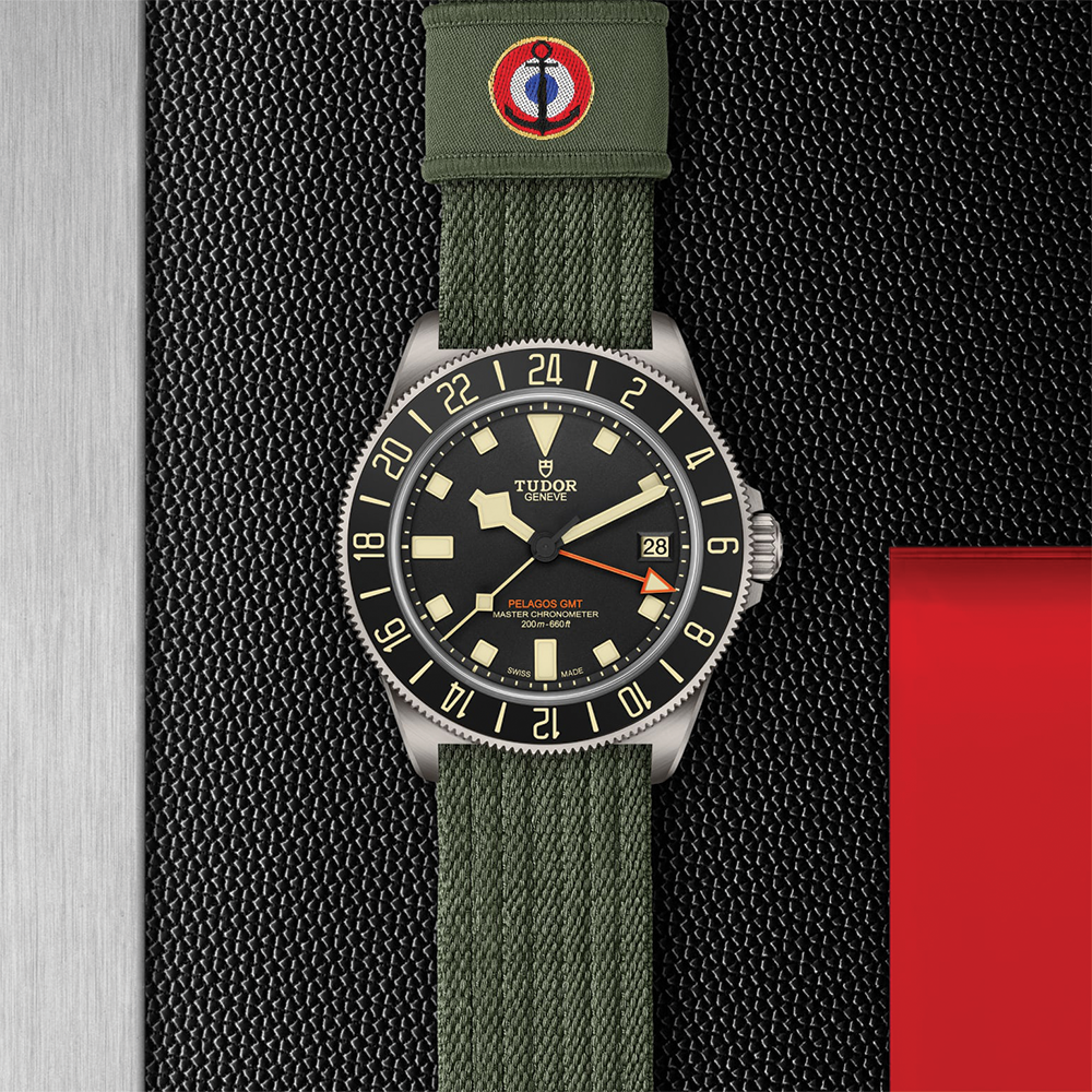 Pelagos FXD GMT Titanium 42mm - Black on Fabric Strap