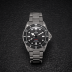 Pelagos Titanium 39mm - Black on Bracelet w/ Extra Rubber Strap